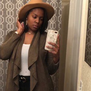 Meet your Posher, Brittany